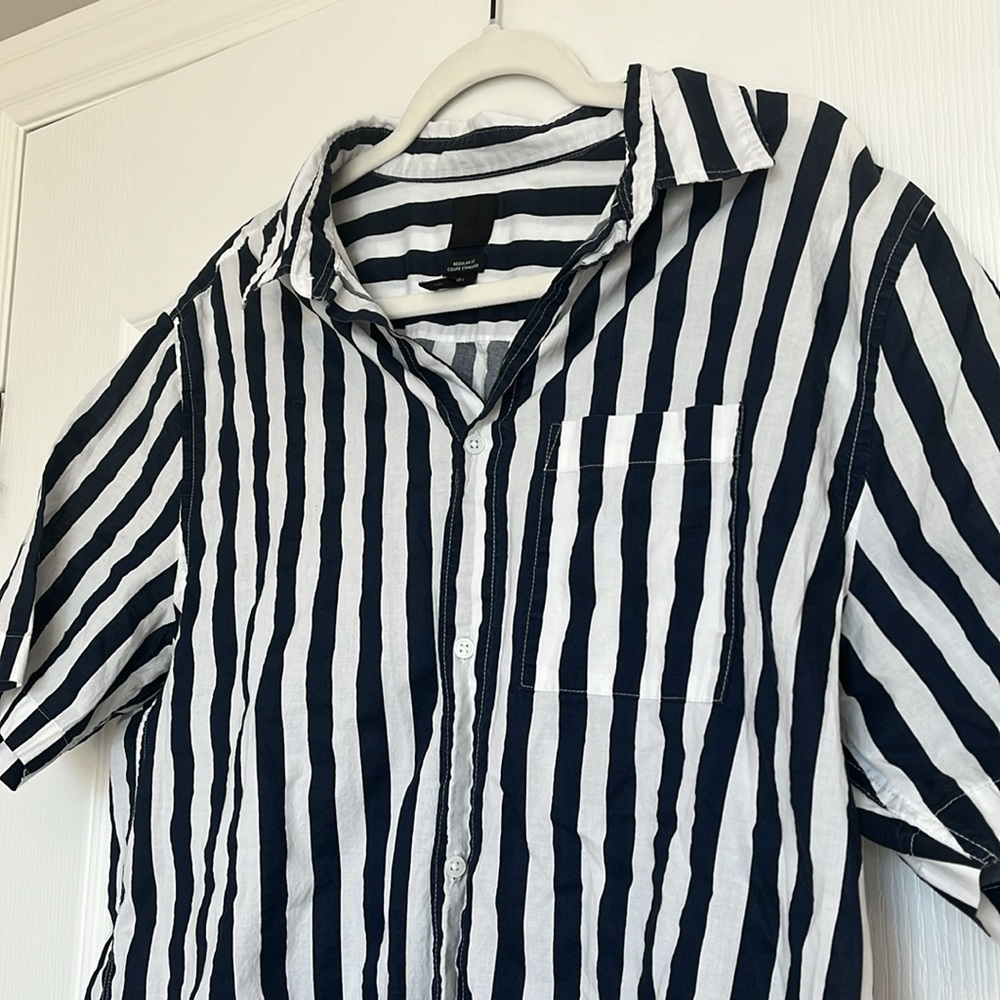 H & M button up - Picture 3 of 4